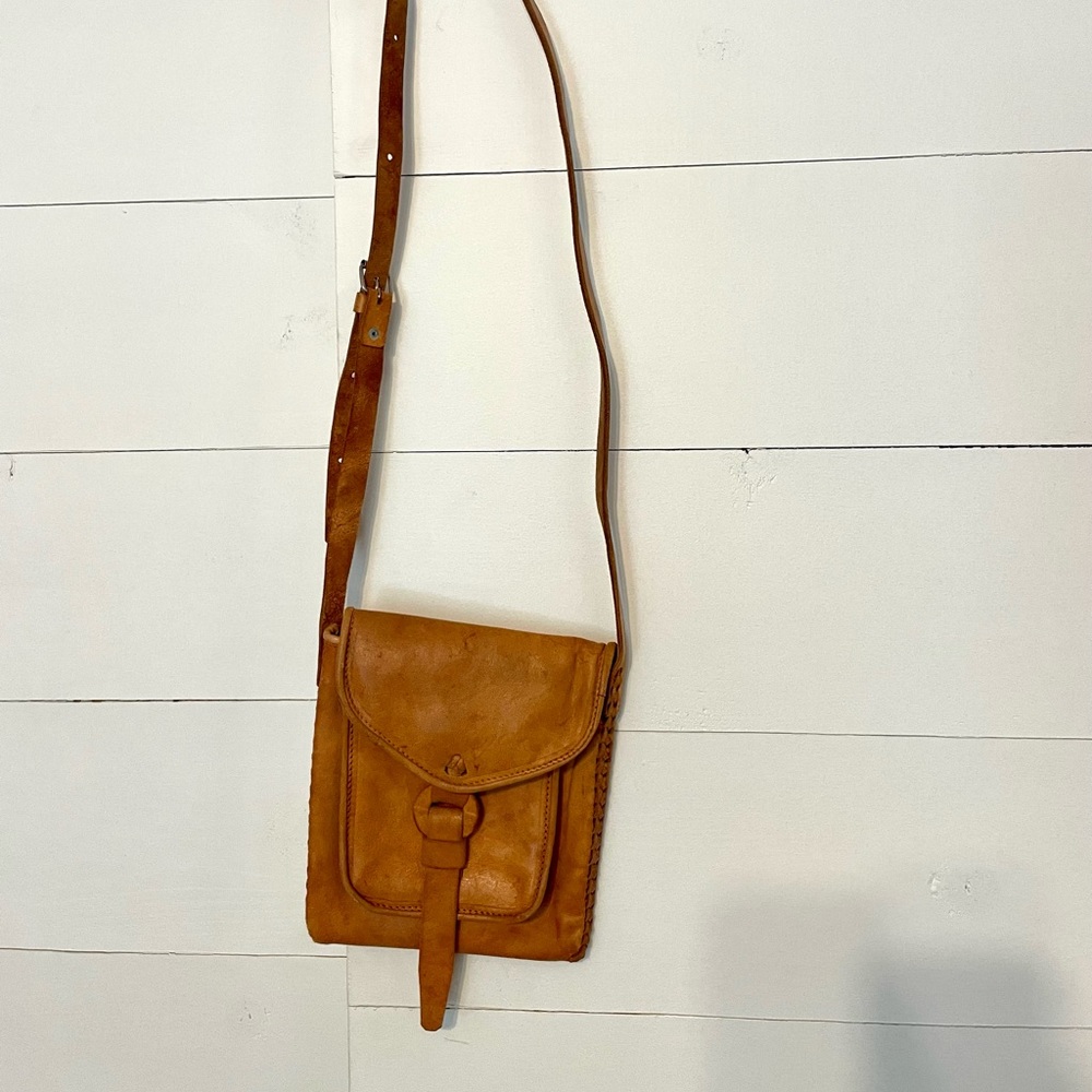 Authentic Mexican leather adjustable shoulder purse!